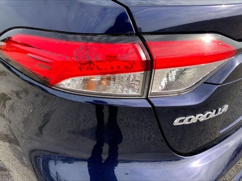 Used 2022 Toyota Corolla LE w/ LE Convenience Package FWD image 28