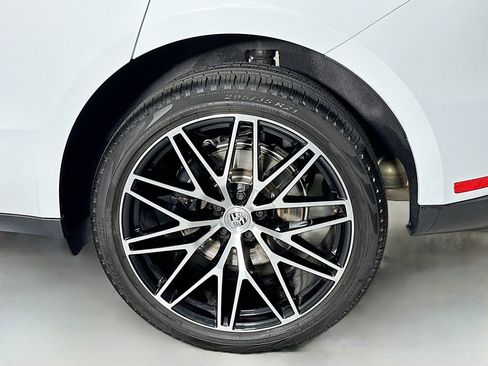 Used 2026 Porsche Macan image 2