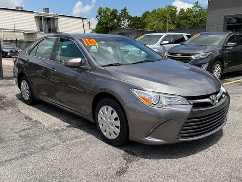 Used 2016 Toyota Camry LE FWD image 6