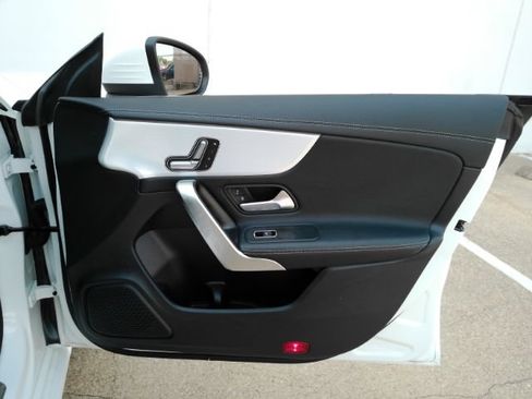 Used 2025 Mercedes-Benz CLA 250 4MATIC image 21