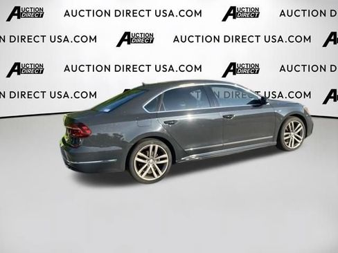 Used 2017 Volkswagen Passat 1.8T R-Line w/ R-Line Lighting Package FWD image 9