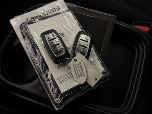 Used 2023 Chrysler Pacifica Touring image 32