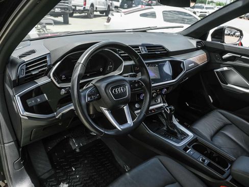 Used 2019 Audi Q3 2.0T Premium Plus w/ Premium Plus Package AWD/4WD image 3