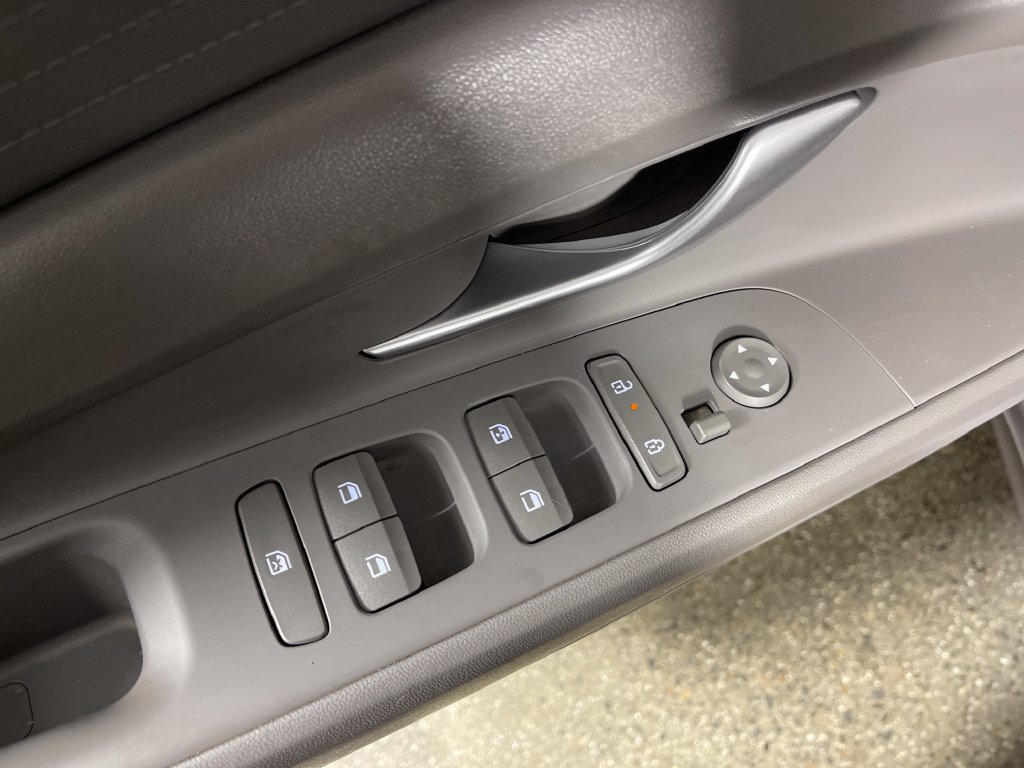 Certified 2024 Hyundai Elantra SEL FWD image 19