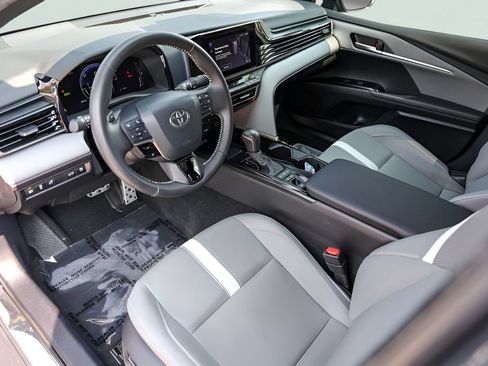 Used 2025 Toyota Camry SE w/ Convenience Package FWD image 13