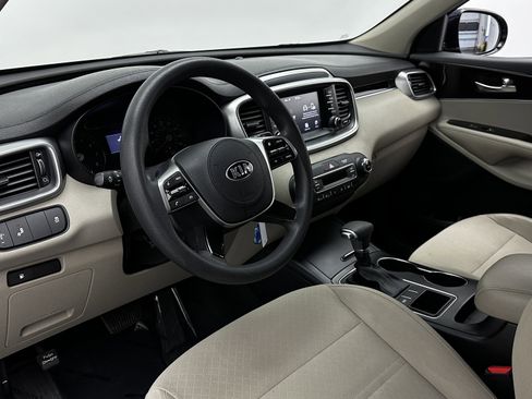 Used 2019 Kia Sorento LX image 8