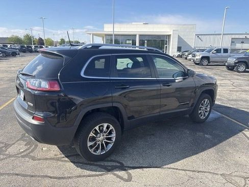 Used 2019 Jeep Cherokee Latitude Plus w/ Cold Weather Group AWD/4WD image 4