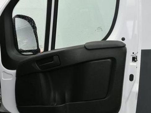 Used 2025 RAM ProMaster 2500 w/ Convenience Group image 9