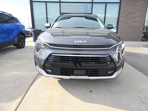 Used 2023 Kia Niro EX Touring image 8