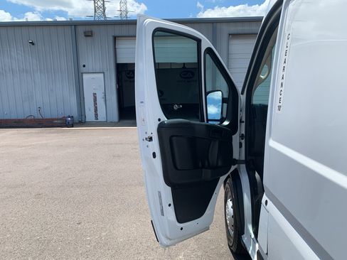 Used 2023 RAM ProMaster 2500 FWD image 13