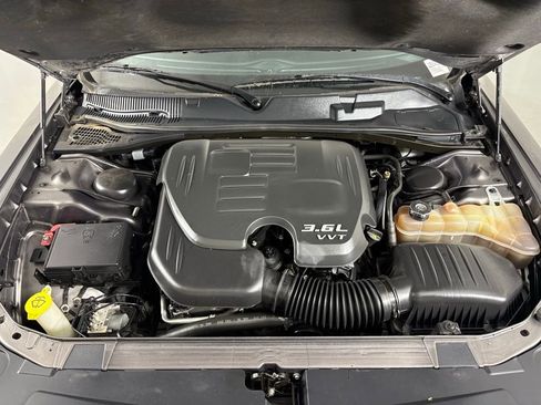 Used 2016 Dodge Challenger SXT image 40