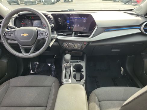 Used 2024 Chevrolet Trax LS w/ Driver Confidence Package FWD image 9