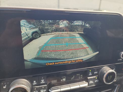 Used 2023 Toyota Highlander XLE FWD image 27