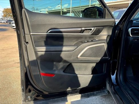 Used 2023 Kia Telluride S image 19