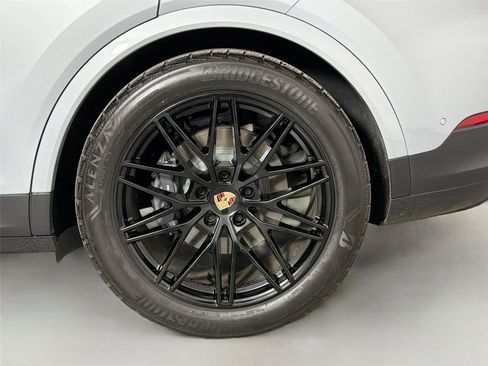 Certified 2026 Porsche Cayenne Coupe AWD/4WD image 12