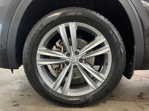 Used 2019 Volkswagen Atlas SEL R-Line AWD/4WD image 16