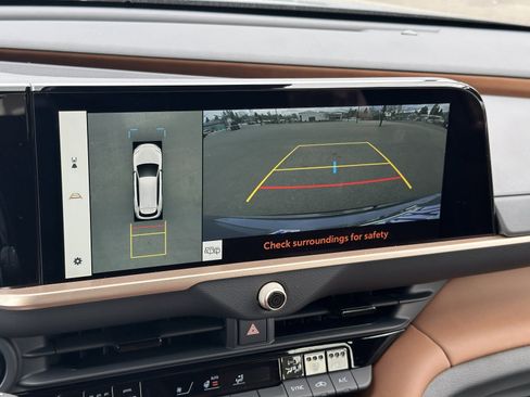 Used 2025 Toyota Crown Signia w/ Advanced Technology Package image 19