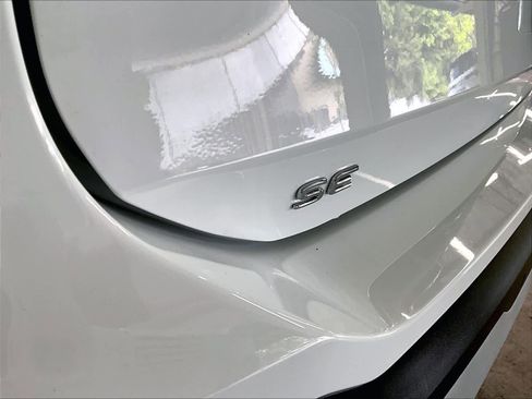 Certified 2025 Volkswagen Tiguan SE FWD image 11