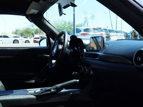 Used 2018 FIAT 124 Spider Classica w/ Technology Group image 31