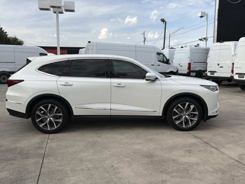 Used 2022 Acura MDX SH-AWD w/ Technology Package image 2