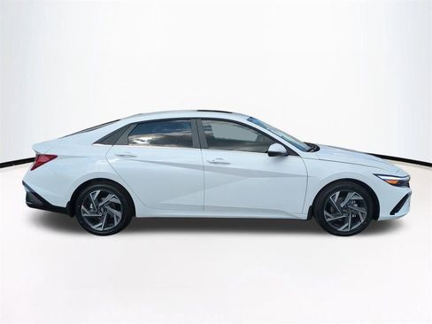 New 2026 Hyundai Elantra Limited FWD image 4