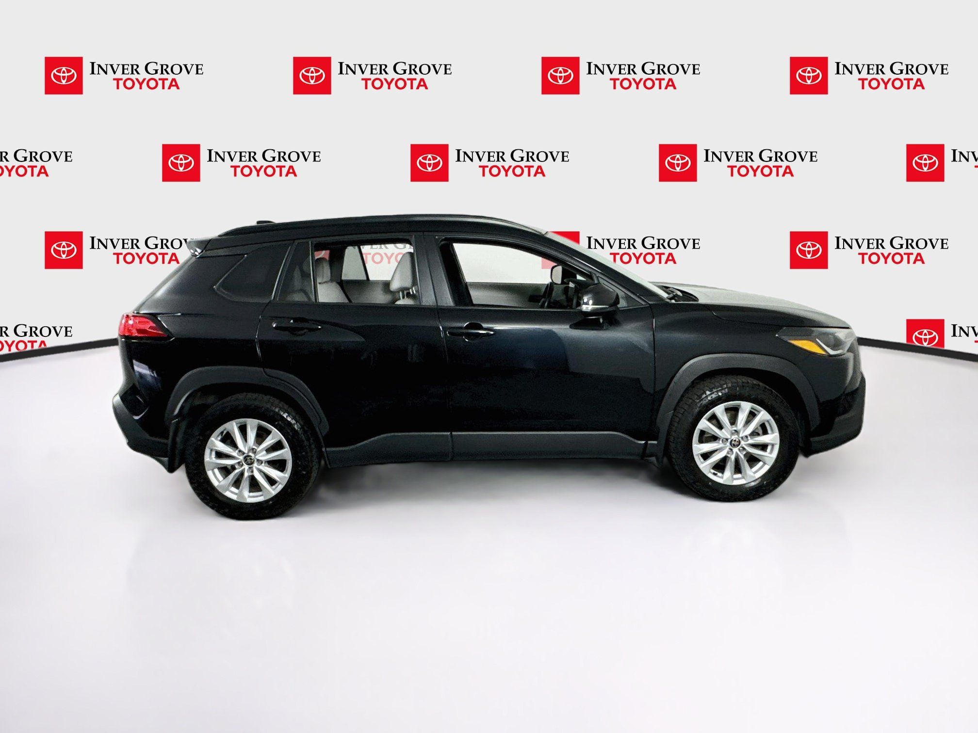 Certified 2023 Toyota Corolla Cross LE w/ Moonroof Package AWD/4WD image 4