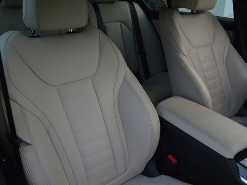 Used 2019 BMW 330i Sedan w/ Premium Package image 36