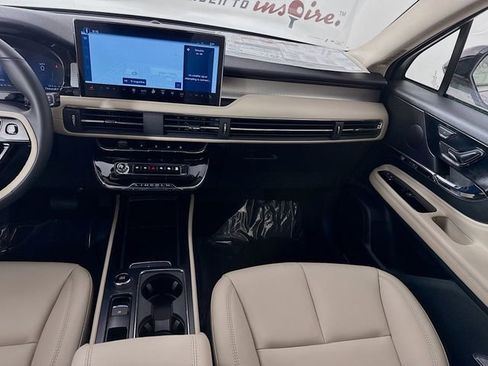 New 2026 Lincoln Corsair Premiere w/ Rear Removable Package Tray FWD image 25