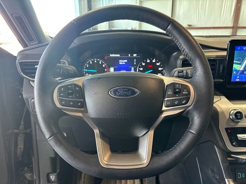 Used 2024 Ford Explorer XLT w/ Equipment Group 202A image 9