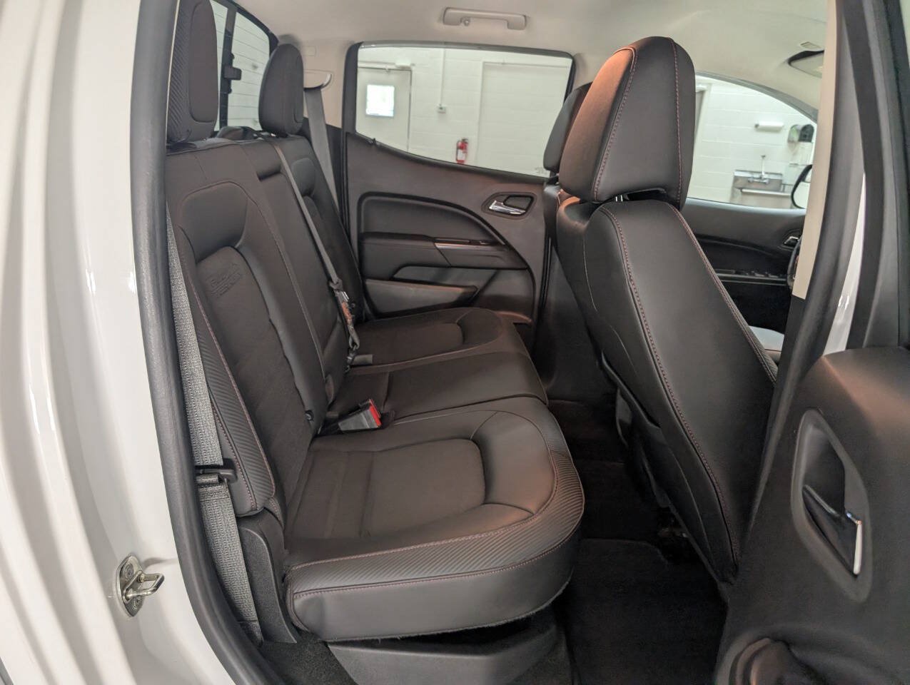 Used 2017 GMC Canyon SLE w/ All Terrain Package AWD/4WD image 17