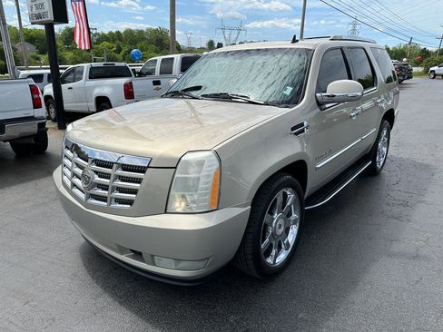 Used 2009 Cadillac Escalade AWD image 8