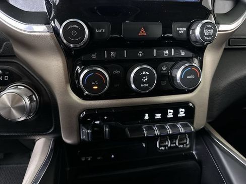 Used 2019 RAM 1500 Laramie AWD/4WD image 17