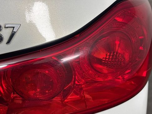 Used 2011 INFINITI G37 Convertible w/ Premium Pkg RWD image 31