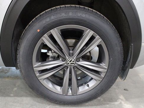 Used 2020 Volkswagen Atlas Cross Sport SE w/ Towing Package image 37