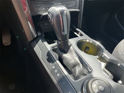 Used 2019 Ford Explorer XLT image 15