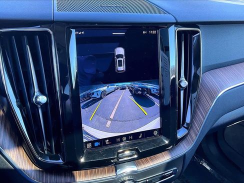 Used 2022 Volvo XC60 B5 Momentum w/ Climate Package image 28