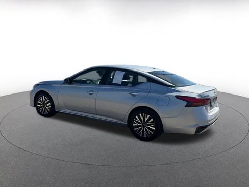 Used 2024 Nissan Altima 2.5 SV image 10