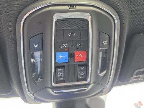 Used 2023 Jeep Grand Cherokee Altitude AWD/4WD image 33