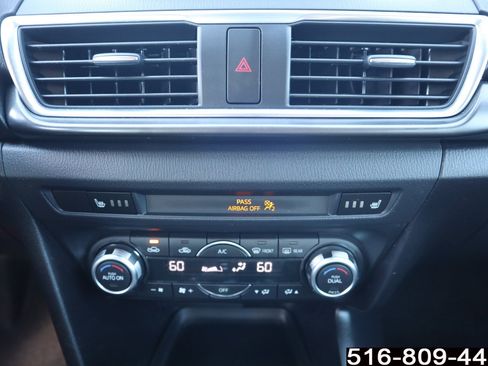 Used 2018 MAZDA MAZDA3 Grand Touring image 19