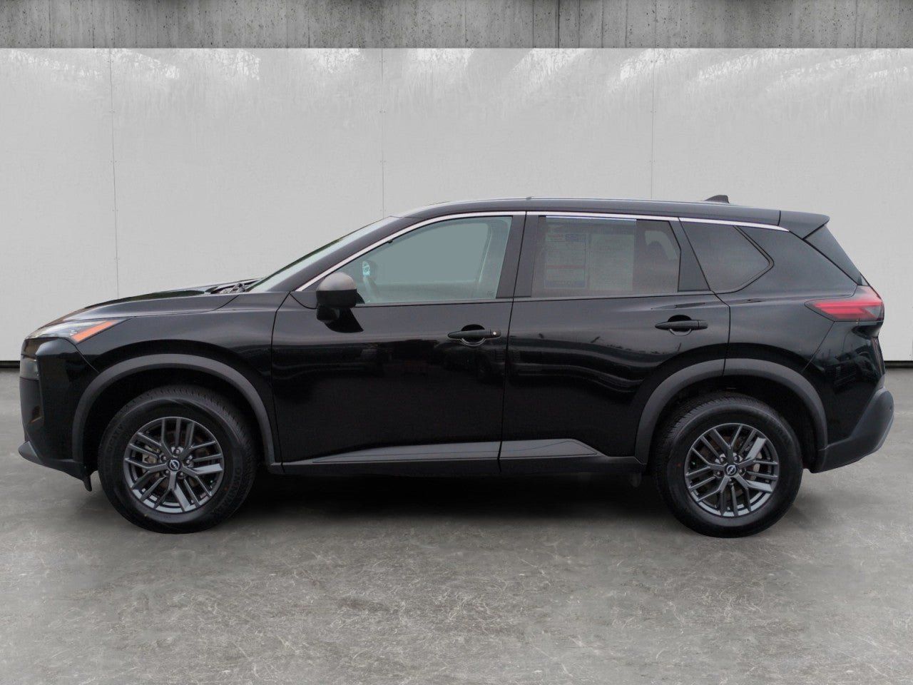 Used 2023 Nissan Rogue S FWD image 4
