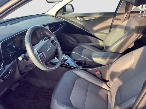 Used 2024 Kia Niro EX image 12
