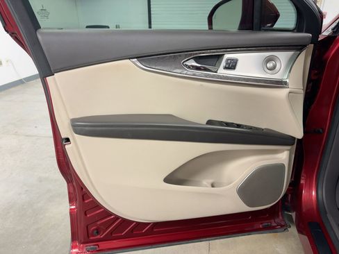 Used 2016 Lincoln MKX Reserve w/ Luxury Package image 22