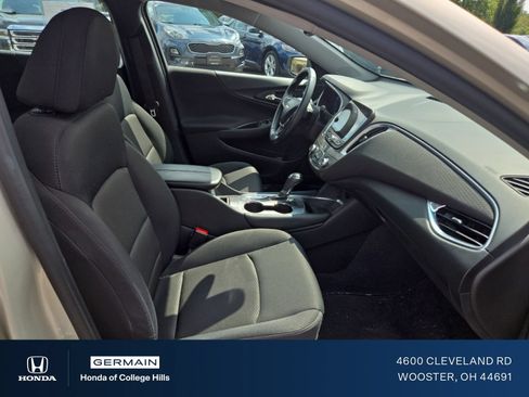 Used 2016 Chevrolet Malibu LT FWD image 8