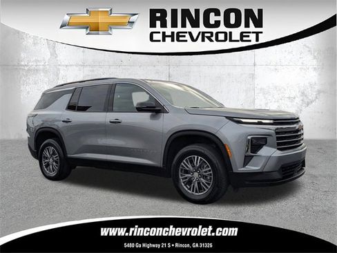 Certified 2025 Chevrolet Traverse LT image 1