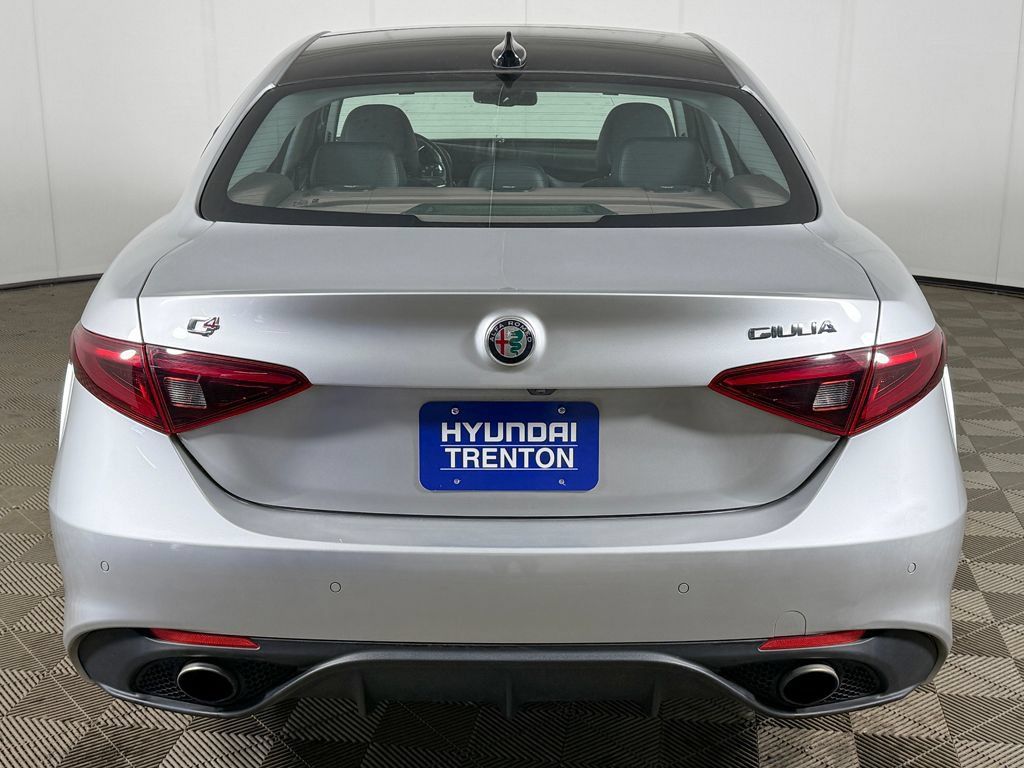 Used 2018 Alfa Romeo Giulia AWD image 12
