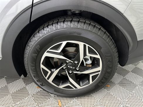 Used 2023 Kia Sportage LX image 19