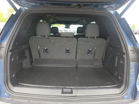 Used 2024 Chevrolet Traverse LT w/ LPO, Floor Liner Package FWD image 11