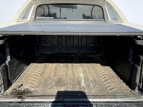 Used 2013 Chevrolet Avalanche LTZ image 18