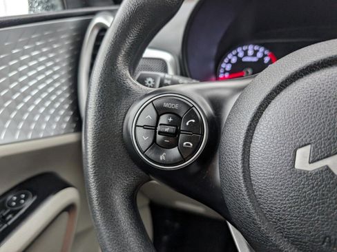 Certified 2022 Kia Soul LX image 19