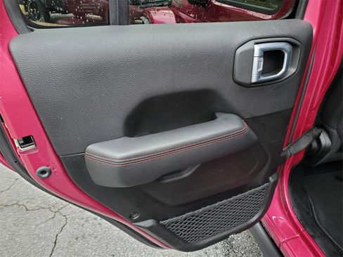 Used 2021 Jeep Wrangler Unlimited Rubicon w/ Xtreme Recon 35" Tire Package image 13